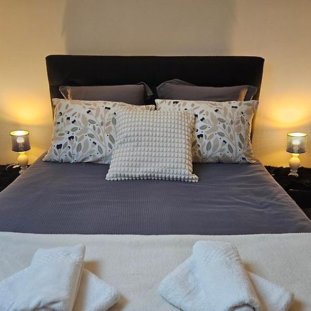 Comme A La Maison Couffy Extérieur photo
