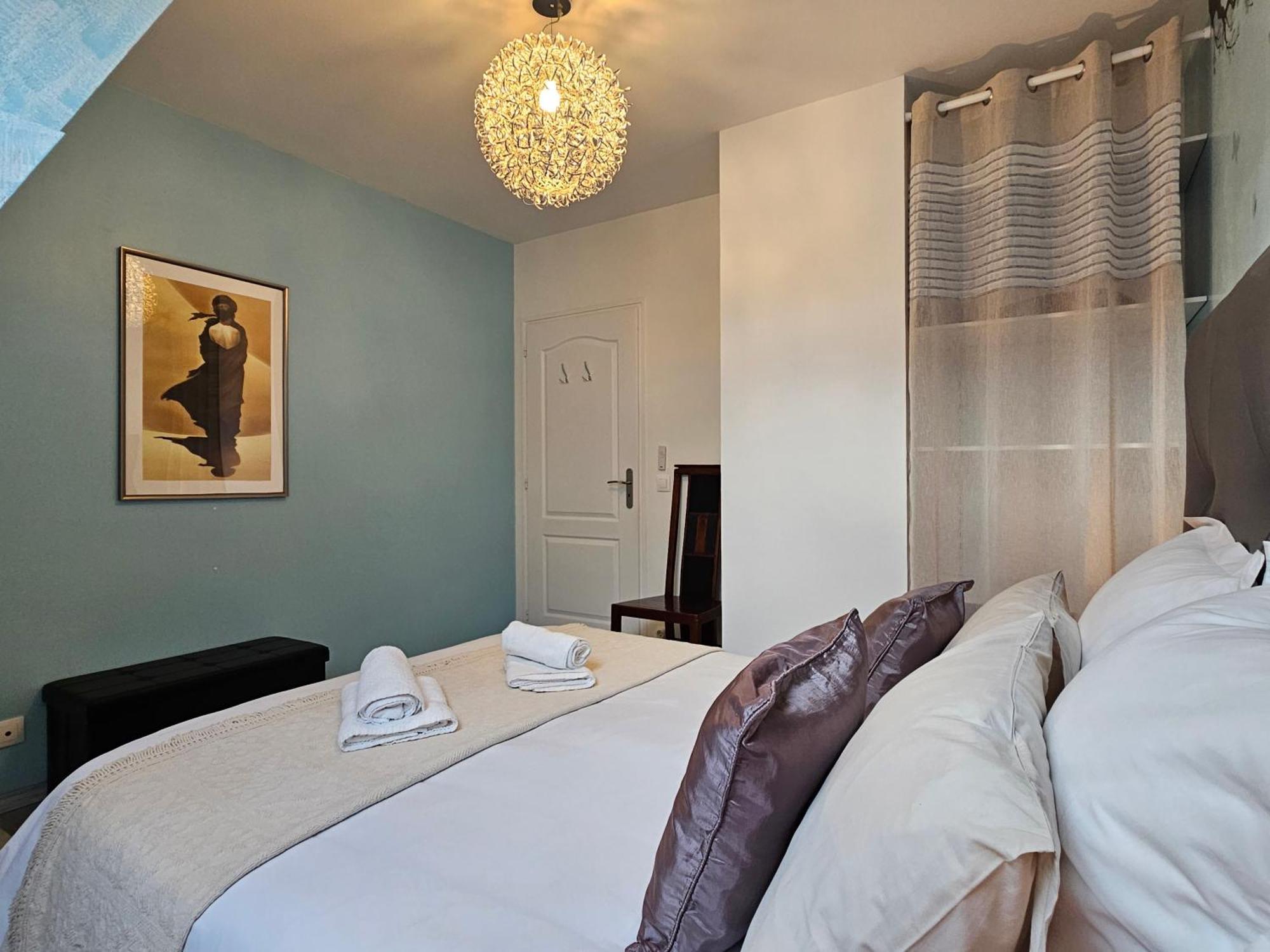 Comme A La Maison Couffy Extérieur photo